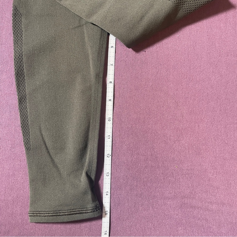 Lululemon Reveal Crop (15") Dark Olive - Size XS (0-2?) Green Capris Leggings - Picture 2 of 8